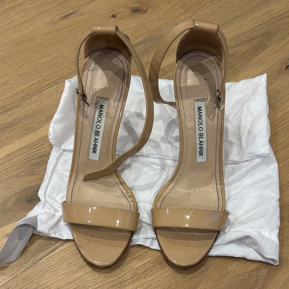 Manolo Blahnik Chaos Nude Patent Leather Heels